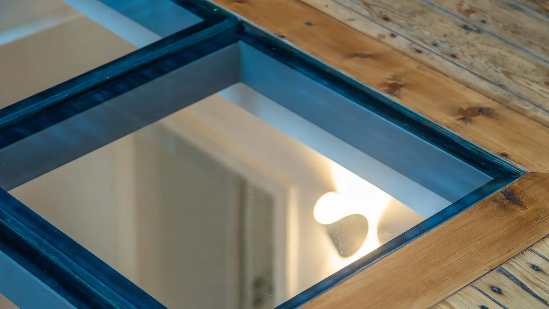 Encadrement et fixation vitrage