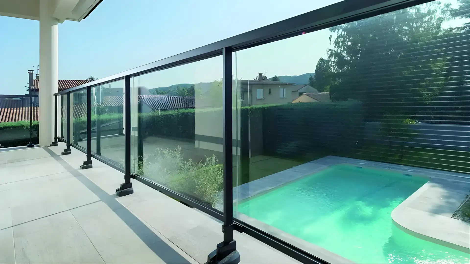 Garde-corps avec remplissage en verre