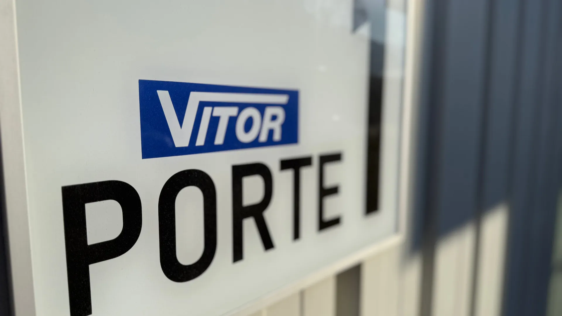 Textes et typographies sur verre dépoli