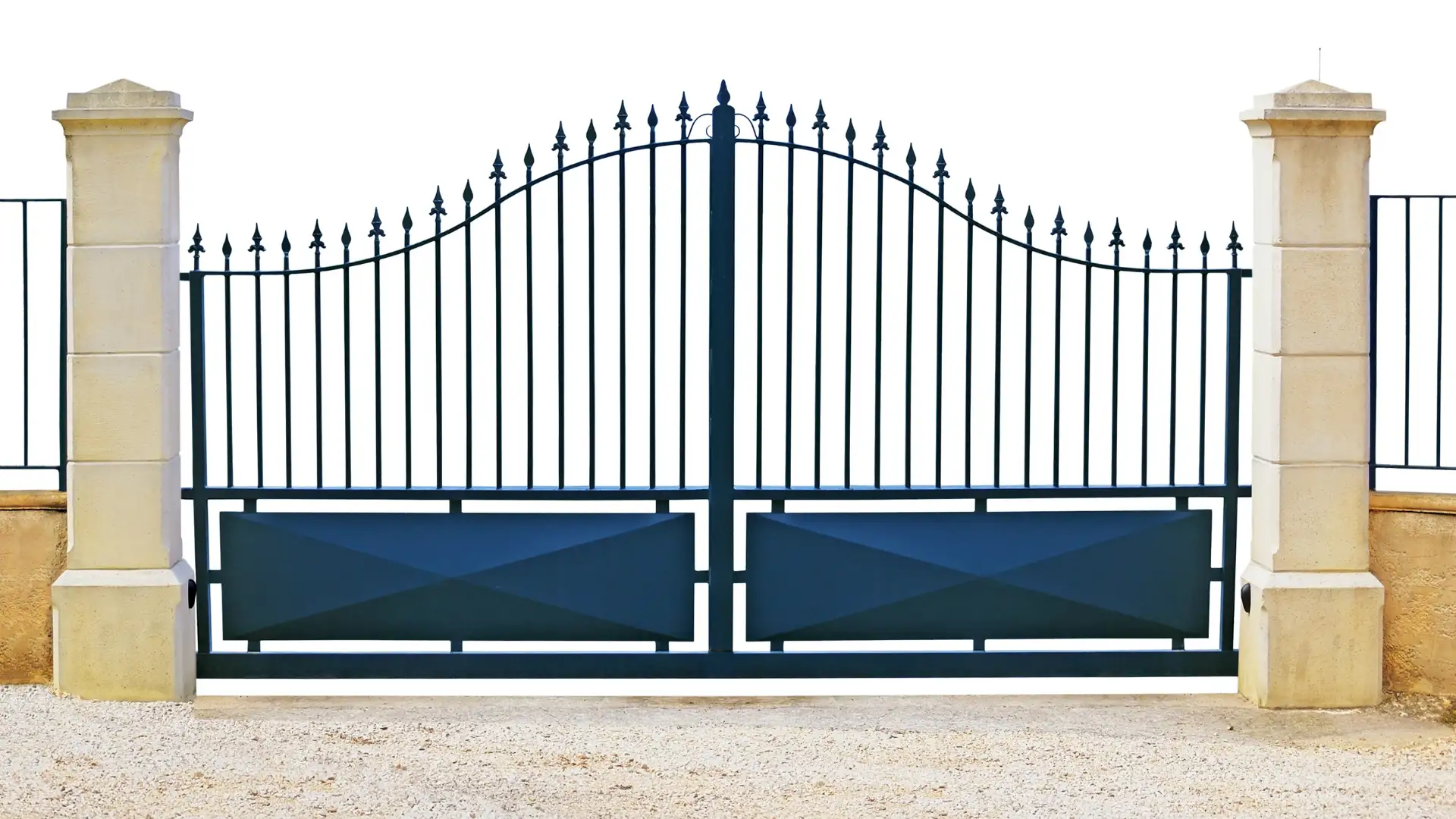 Portail style traditionnel aluminium – Miroiterie Vitor, Haute-Savoie