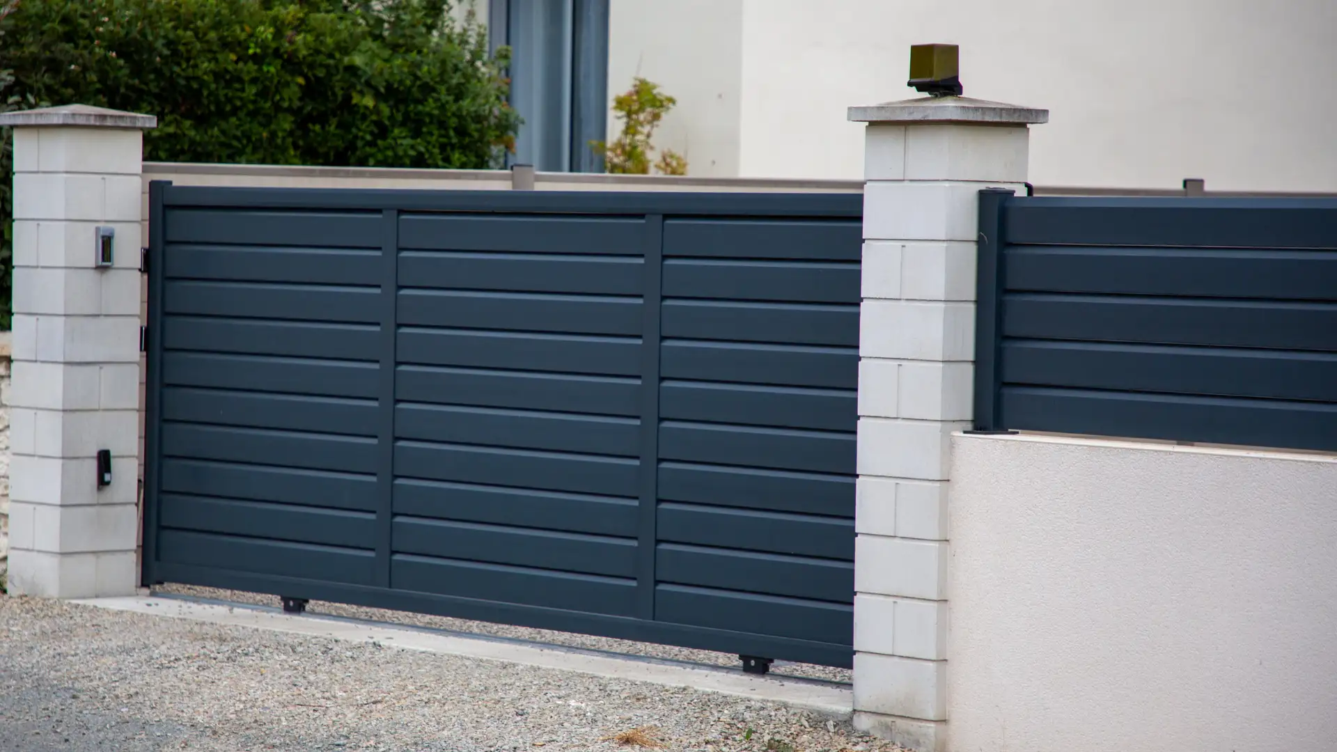 Portail aluminium coulissant — réalisation VITOR